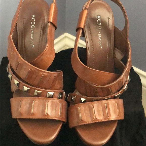 Bcbg brown sandal. - Picture 2 of 5